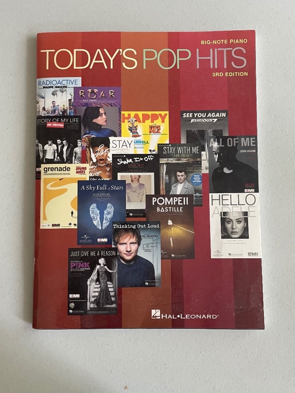 Today's pop hits – third edition, big note piano songbook by Hal Leonard
